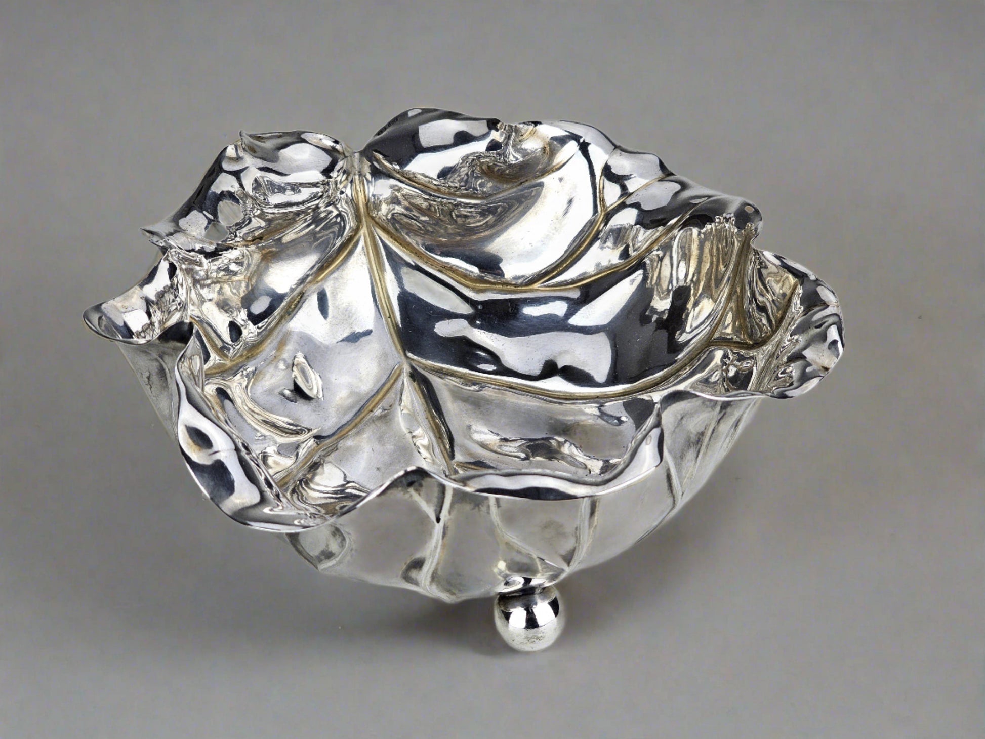 centrepiece bowl of lotus leaf