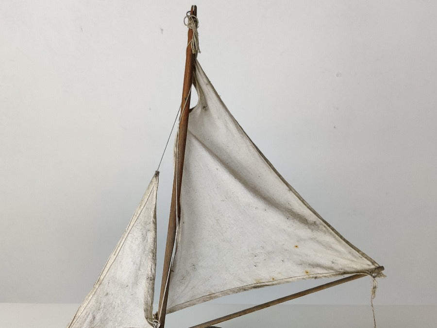 Vintage Pond Yacht