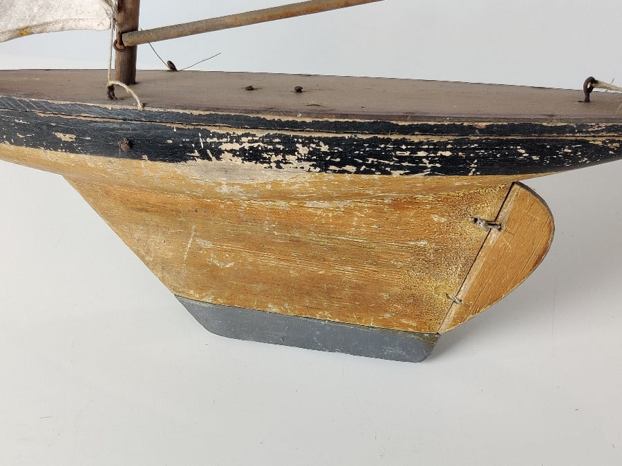vintage pond yacht