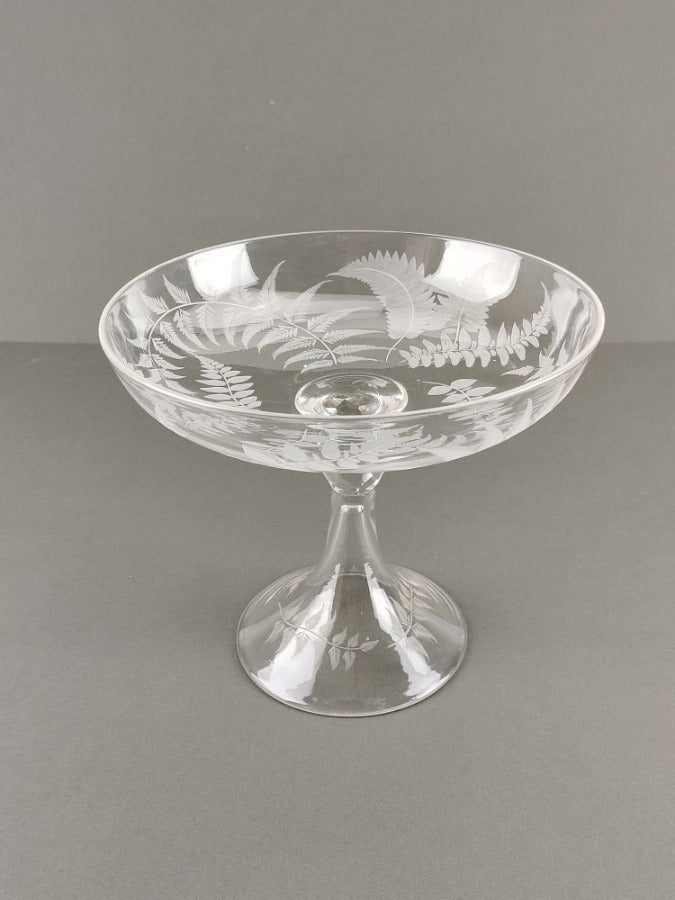 Engraved glass comport