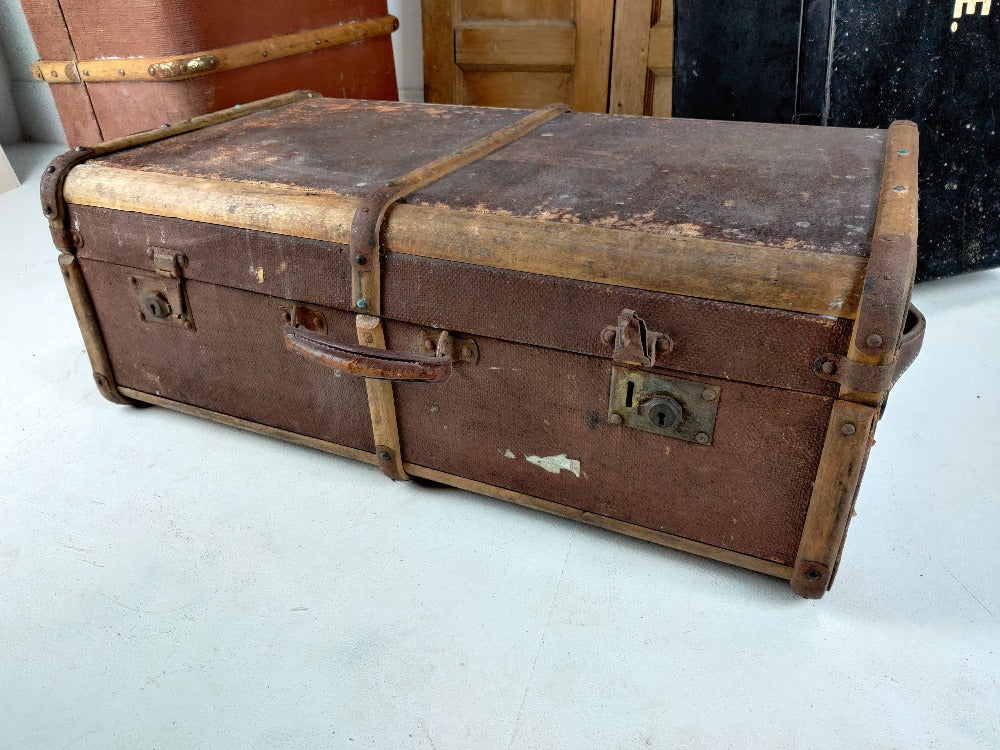 ANTIQUE EARLY 1900'S STEAMER TRUNK VINTAGE LUGGAGE