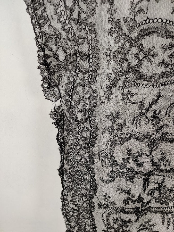 Victorian Black Chantilly Lace Shawl