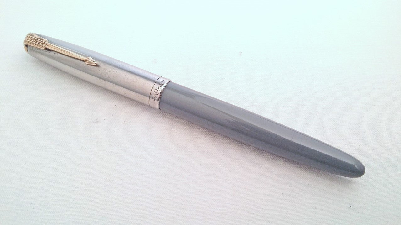 Parker 51 Vacumatic fountain pen in grey