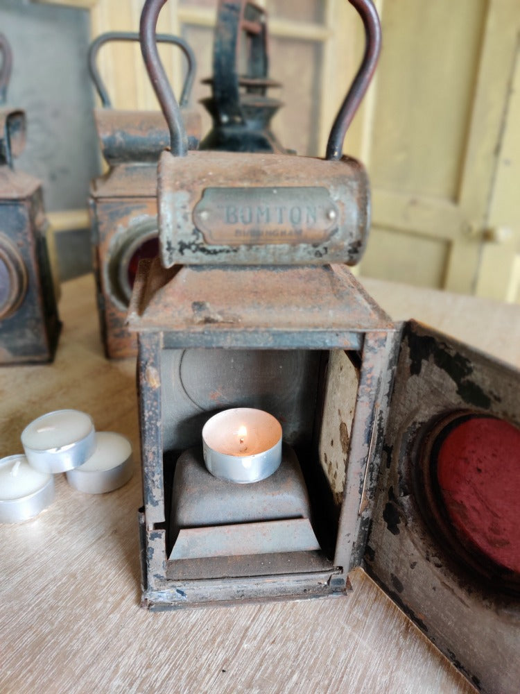 Antique road lamp